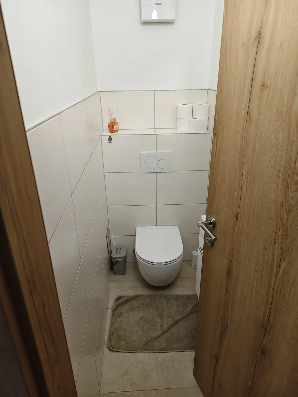 Separates WC im Apartment Alter Brummi