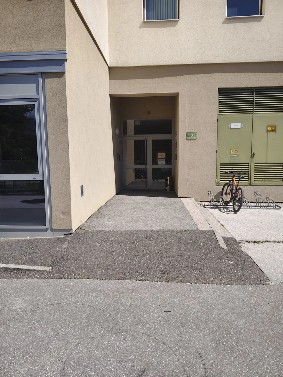 Gemeinsamer Hauseingang am Fronleichnamsweg 5 in Liezen