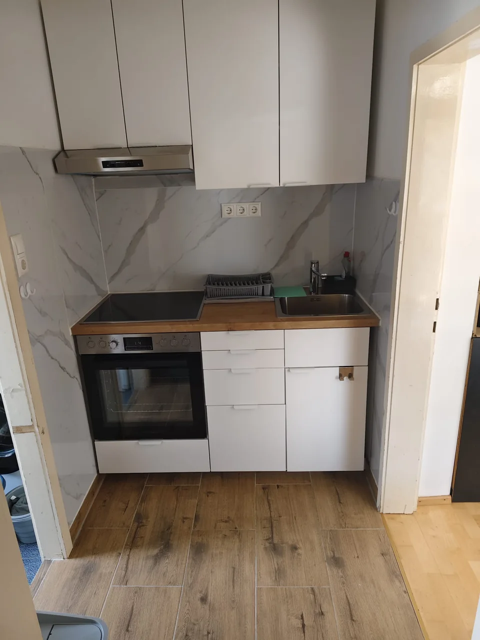 Küche mit Backofen im Apartment Liezen